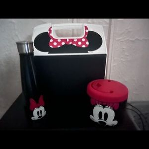 A bundle of three loving Minnie Mouse igloo set